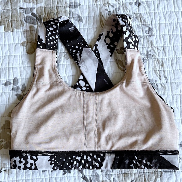 Lululemon All Sport Bra III in Static Mist White & Black • 4 - Picture 8 of 10